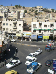 �A���}���̊X����