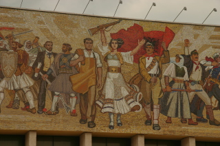 �A���o�j�A�E�e�B���i